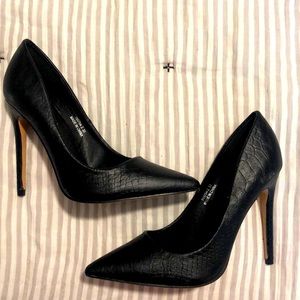 Black Snakeskin Pumps